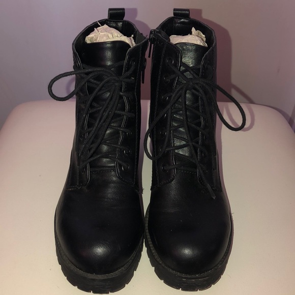 ❤️❤️🥾Lace up Boots❤️😍🥾 - Picture 1 of 6
